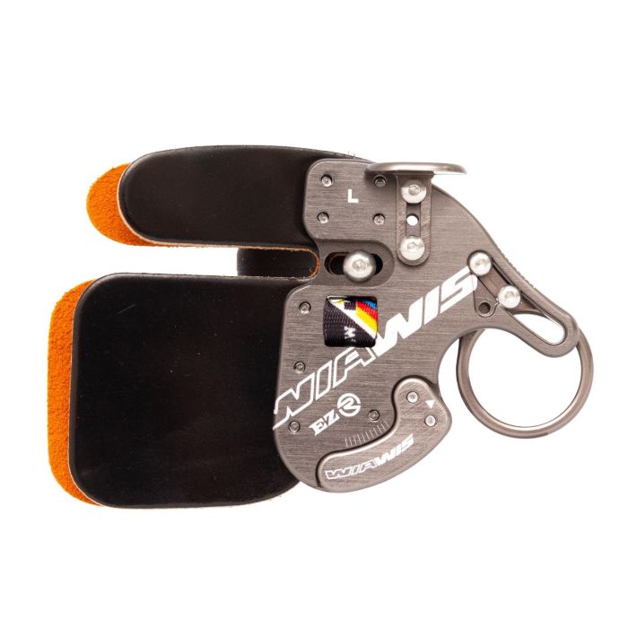Напалечник OLYMPIC RECURVE TAB WITH ANCHOR PAD WIAWIS EZR Wiawis предназначен для стрельбы из рекурсивного  лука.